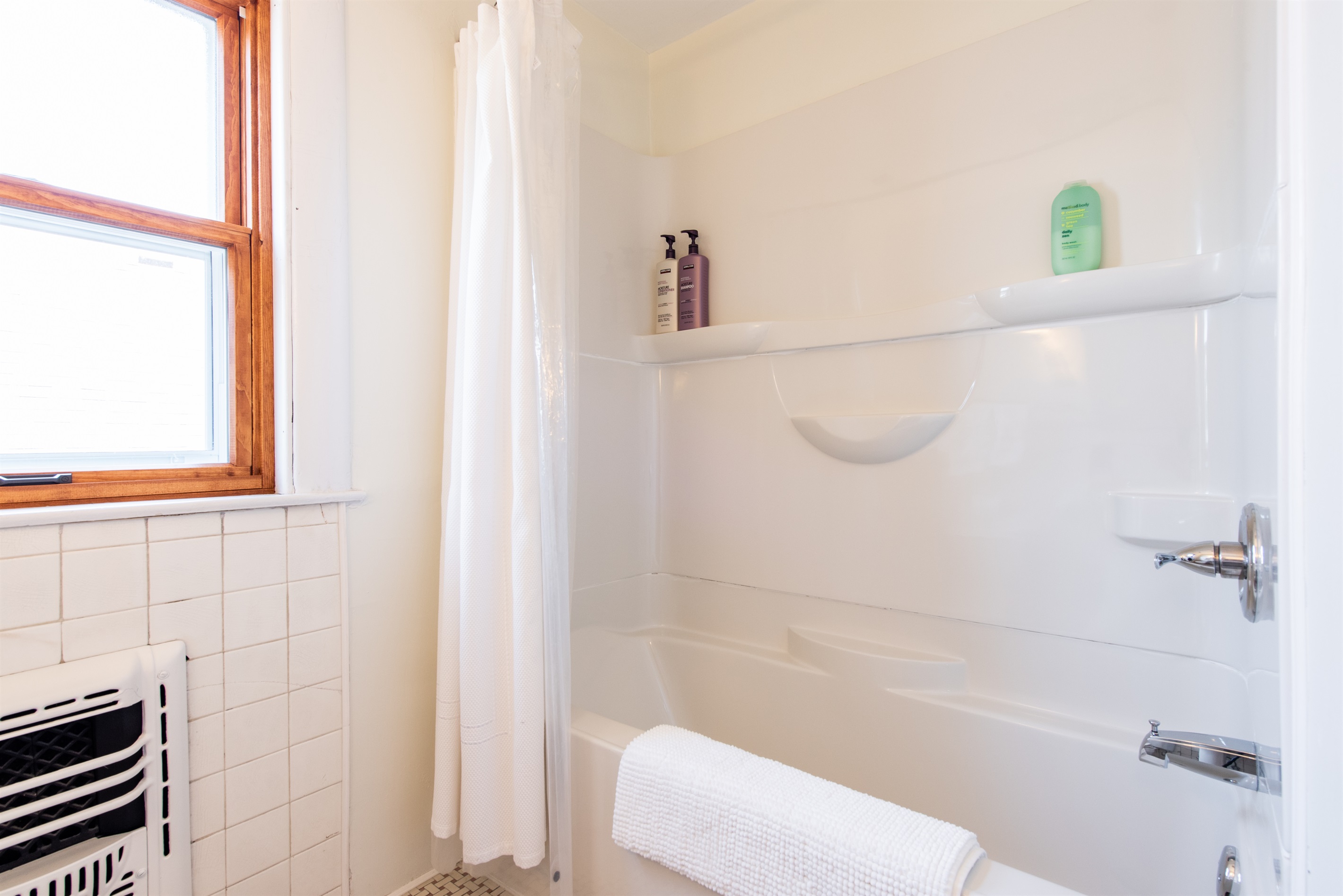 Bathroom #4 *Tub/shower Combo *Hallway Access
