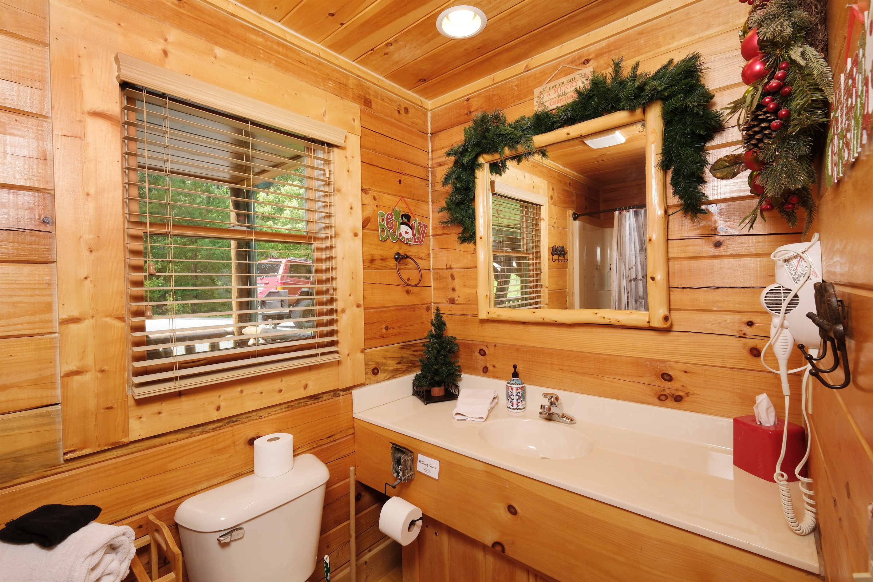 CHRISTMAS ROOM BATHROOM