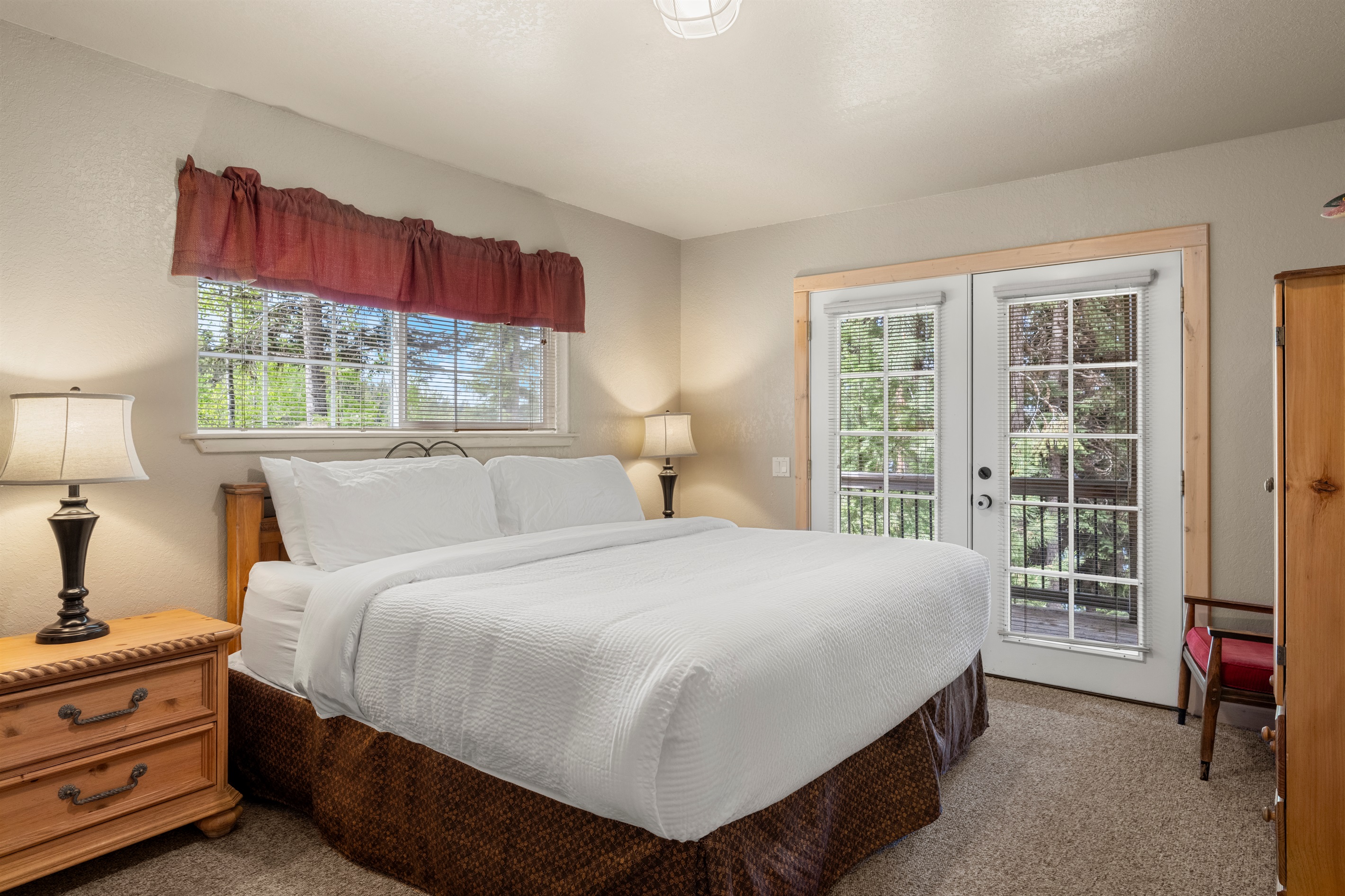 Master Bedroom (with En-suite) King Bed