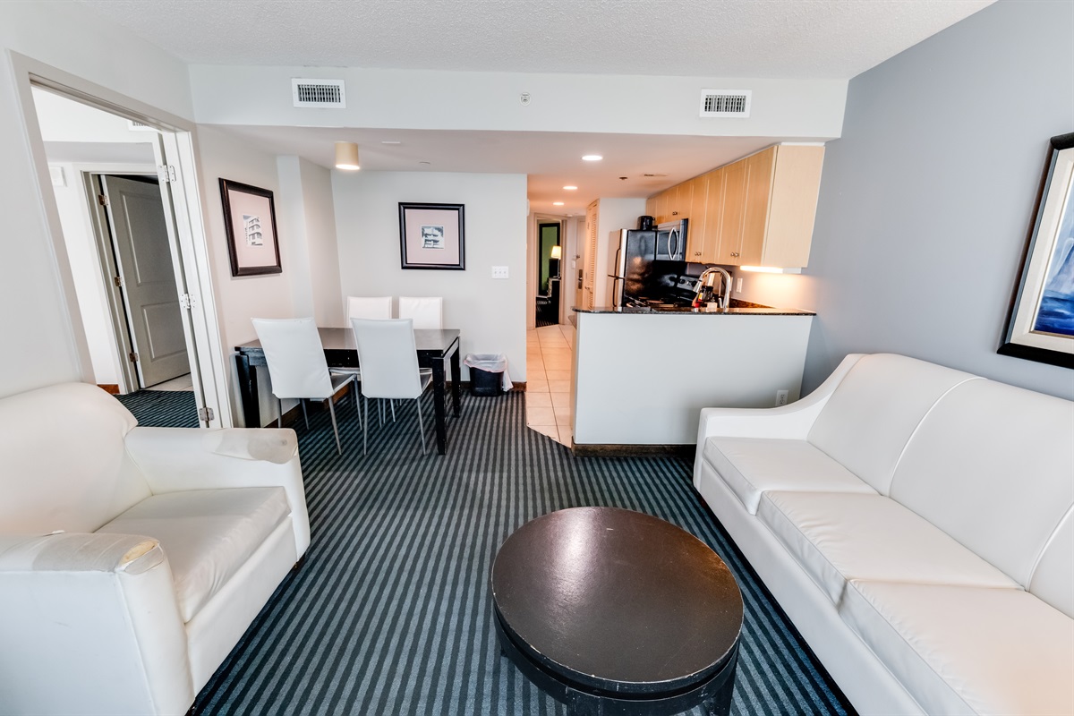 Living Room with Stunning Views🌊☀️
