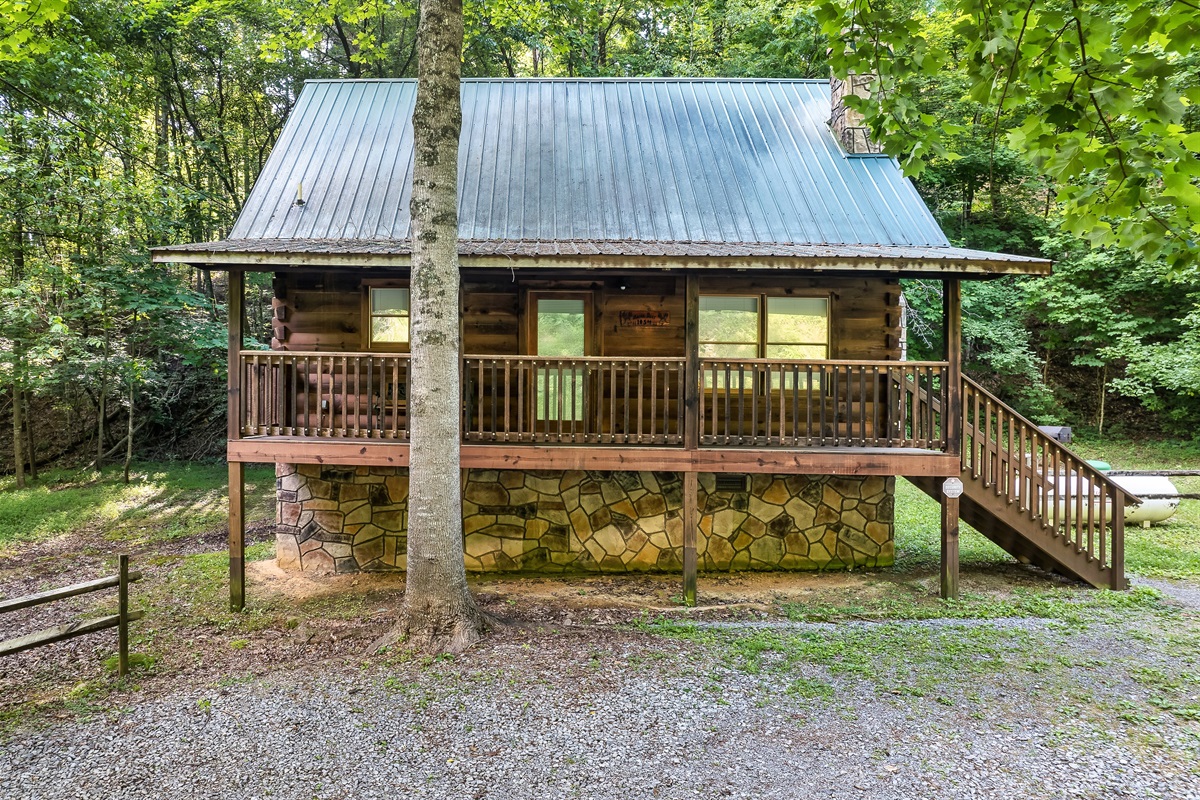 Front deck of the Sevierville cabin