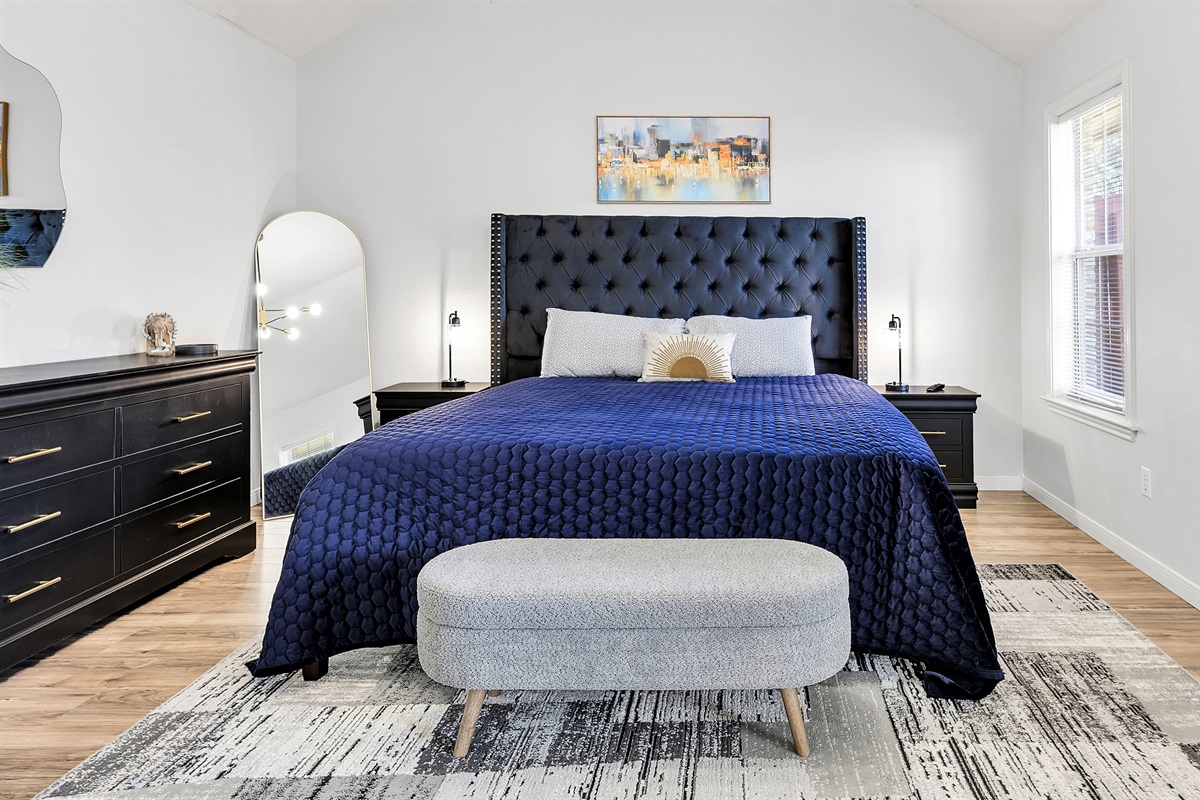 Bedroom 1 - King bed