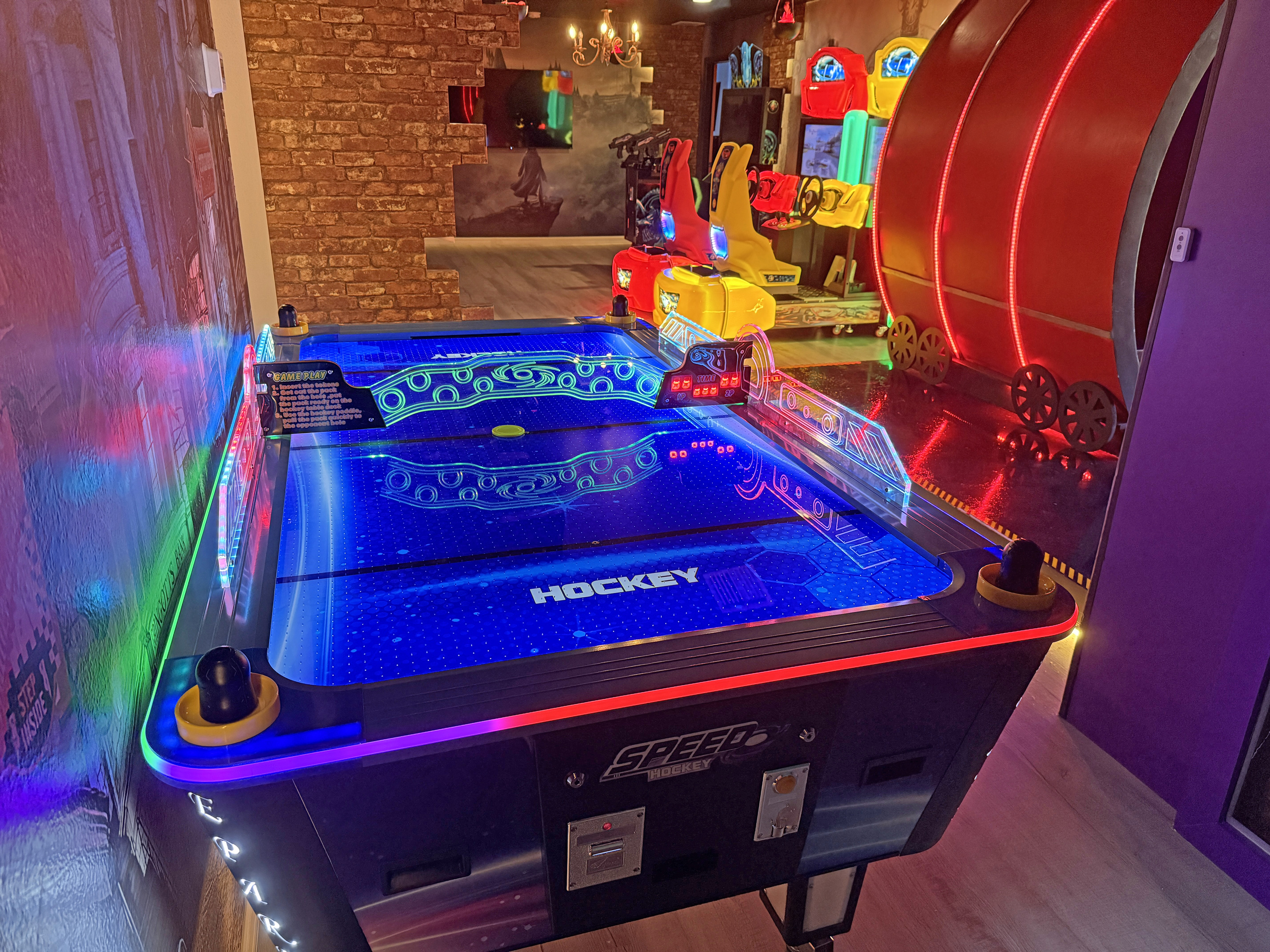 Arcade Game Room - Play Air Hockey (FREE To Play!)