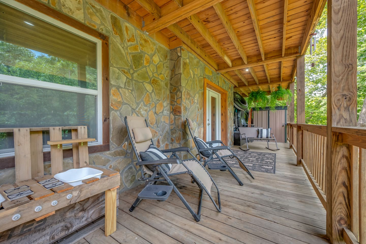 Lower level deck overlooking the river