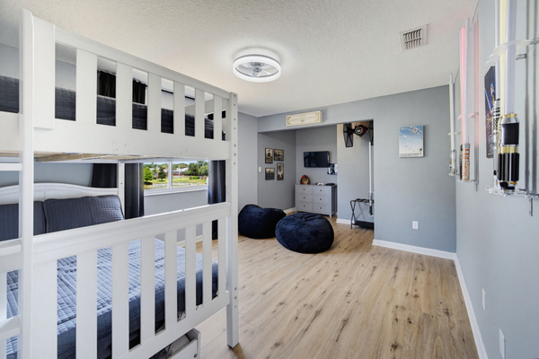 Star Wars full-over-full bunk bedroom