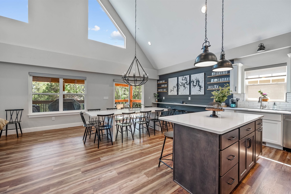 Dining indoors or out! Grill and seating on the upper deck.