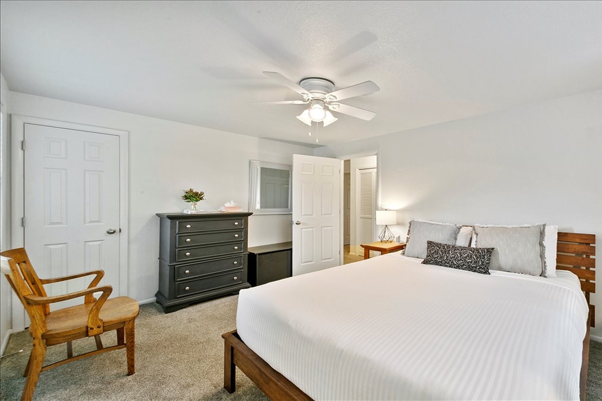Upstairs Queen Bedroom