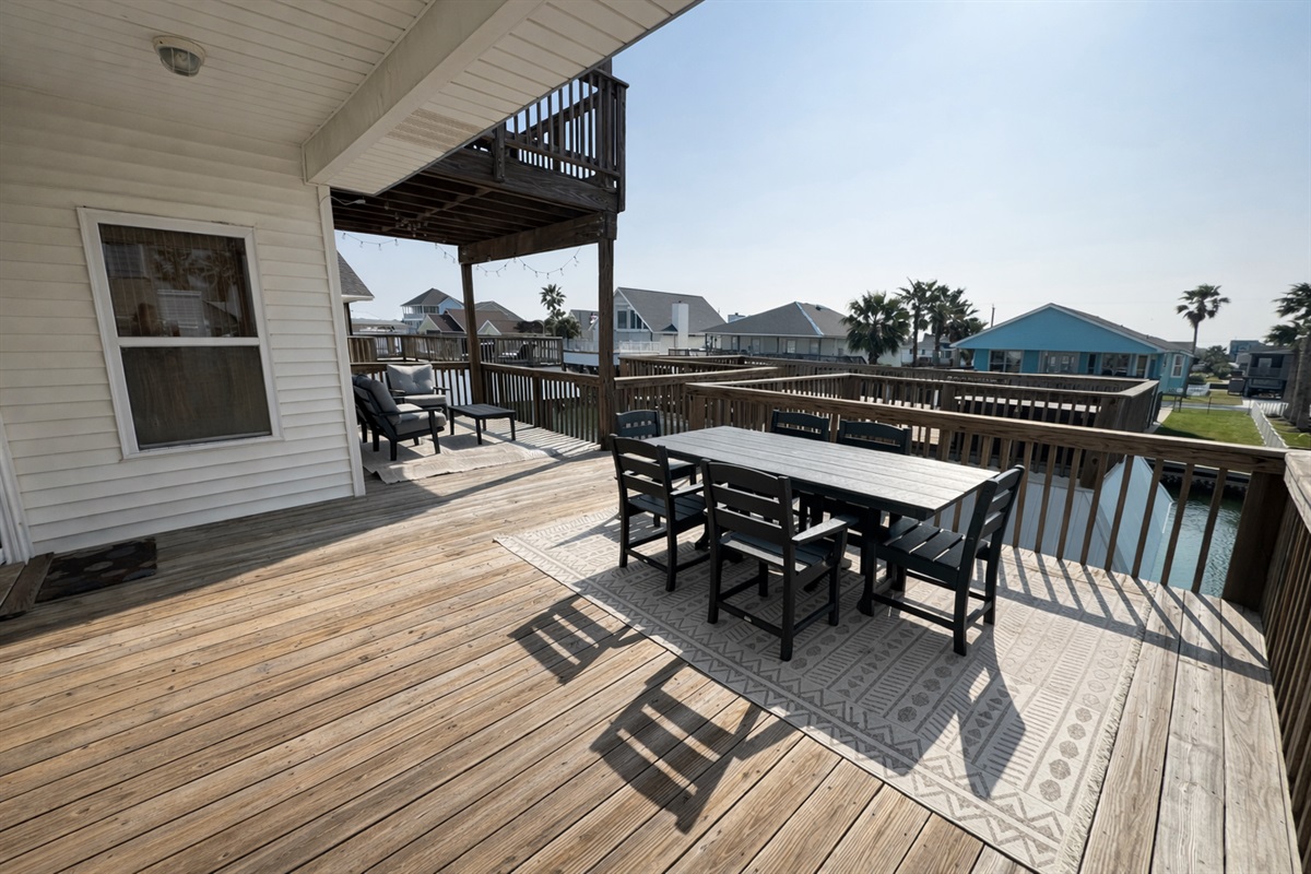 Upstairs deck dinning