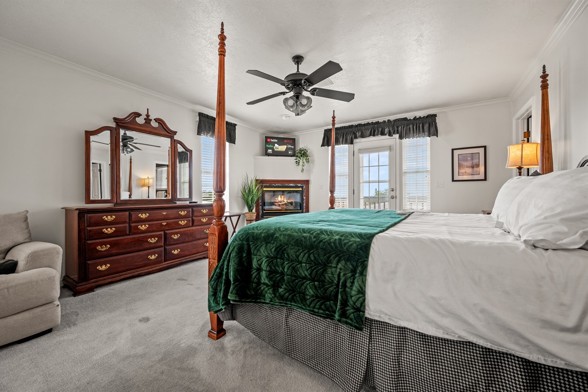 A warm fireplace, plush king bed, and inviting décor — the perfect blend of comfort and mountain charm.