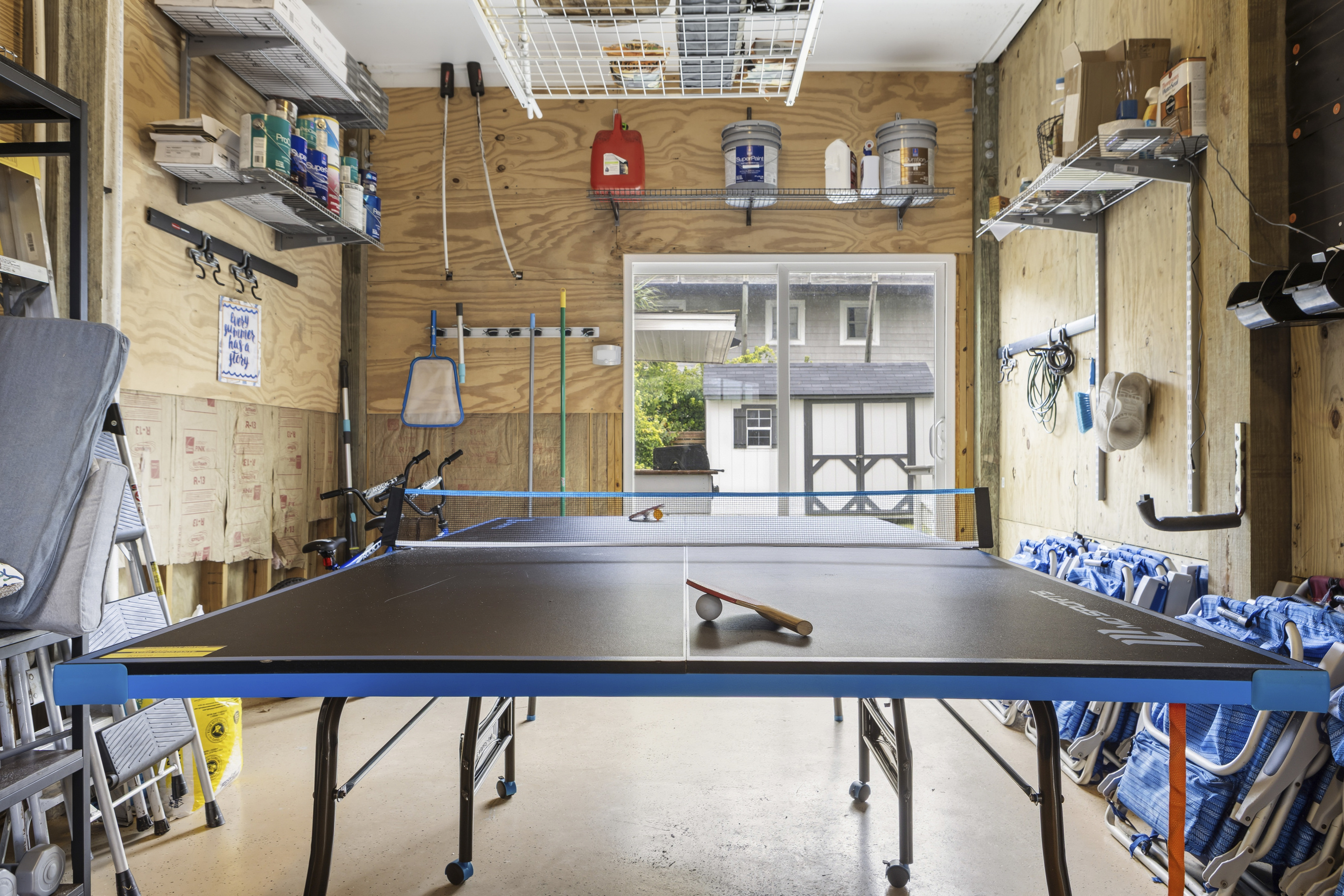 Enjoy ping-pong with the group
