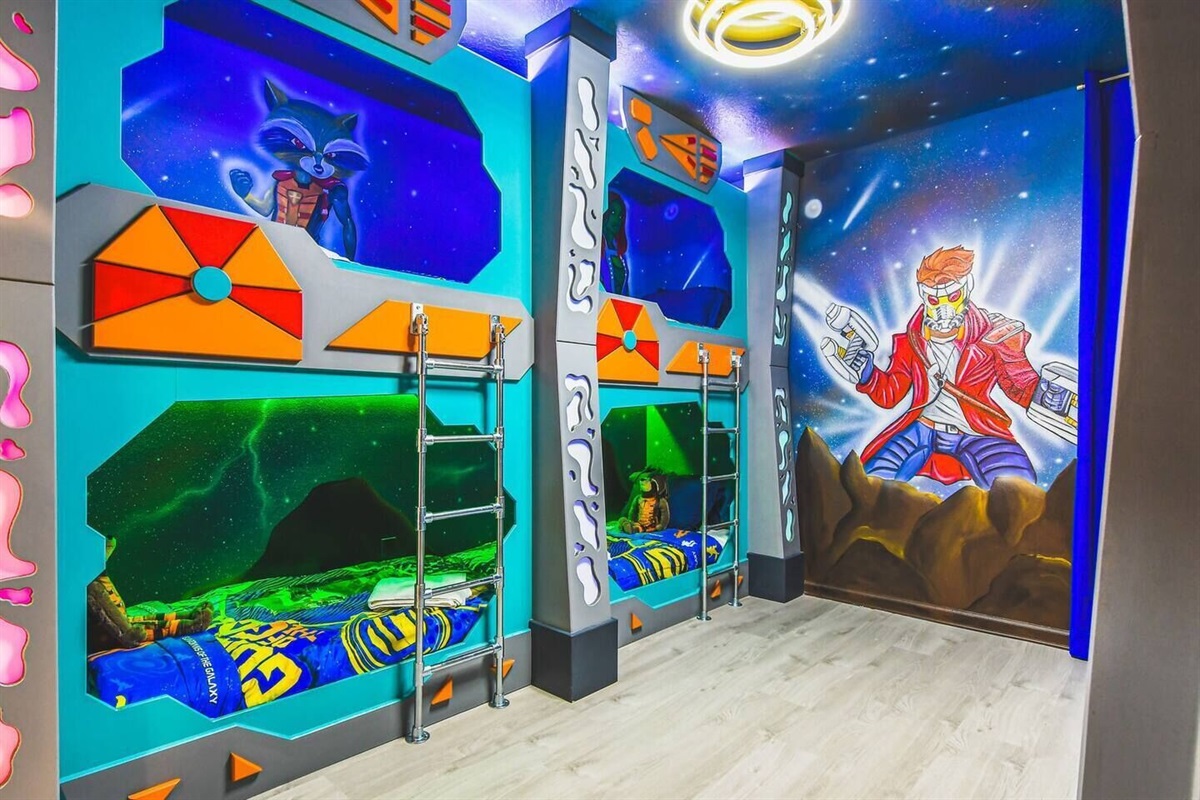 Guardians of the Galaxy 3 bunk beds (6 twin beds in total) with en-suite bathroom