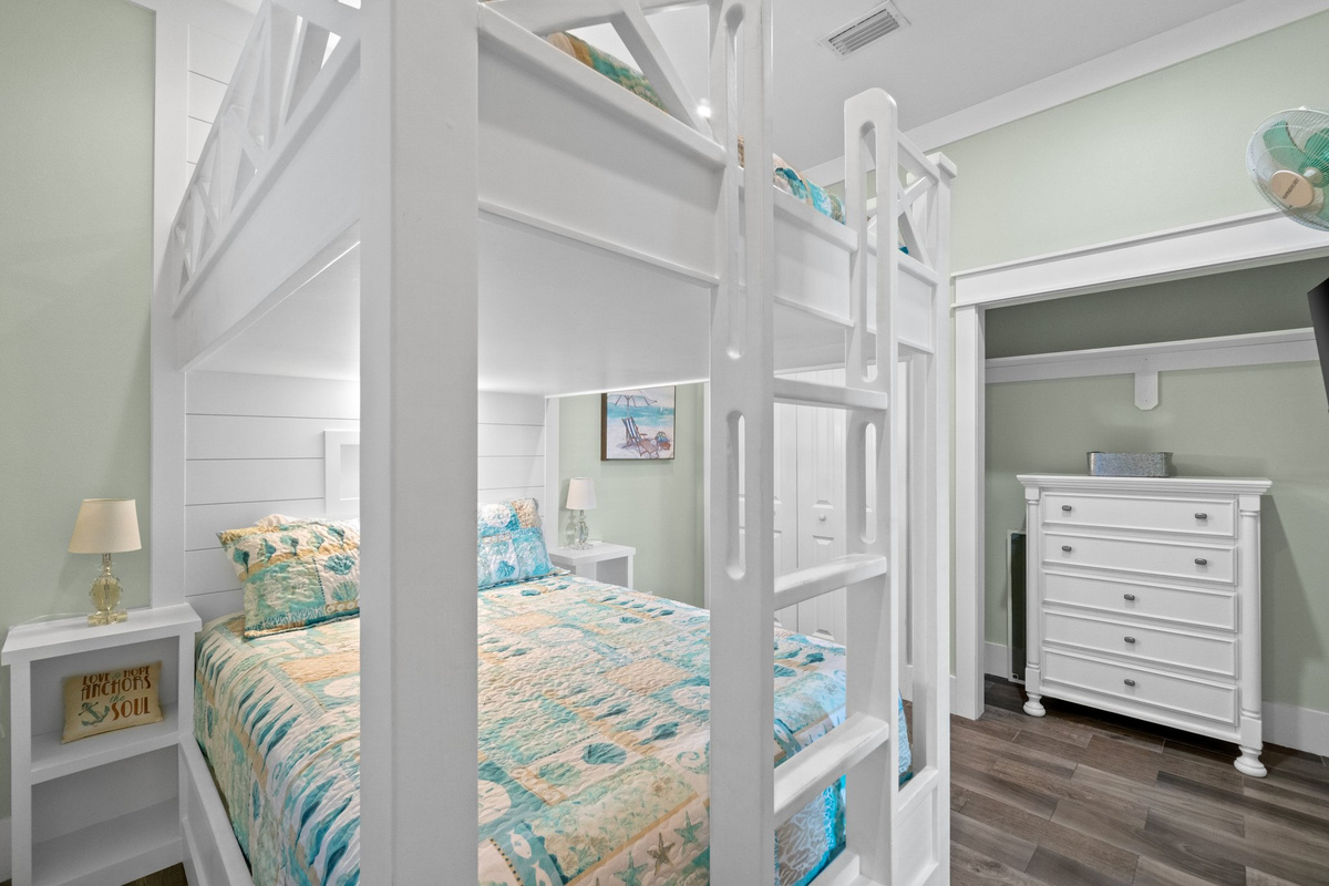 1st floor queen bunks
