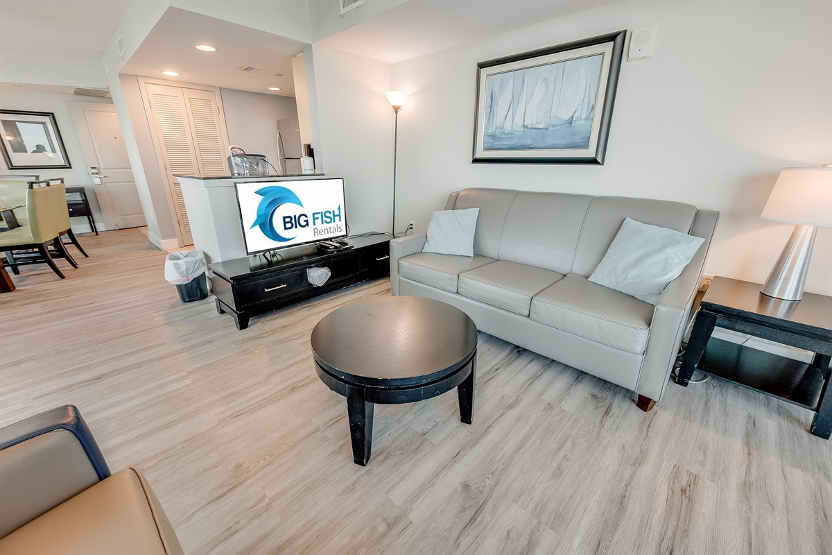 Living Room with Stunning Views🌊☀️