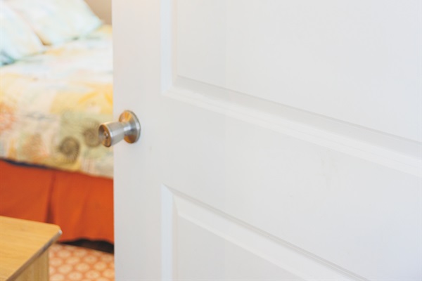 Seabreeze Room with Queen Bed, Roku TV and Walk in Closet