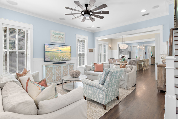 Comfortable seating for the whole group — ideal for movie nights, relaxing after the beach, or unwinding together.
