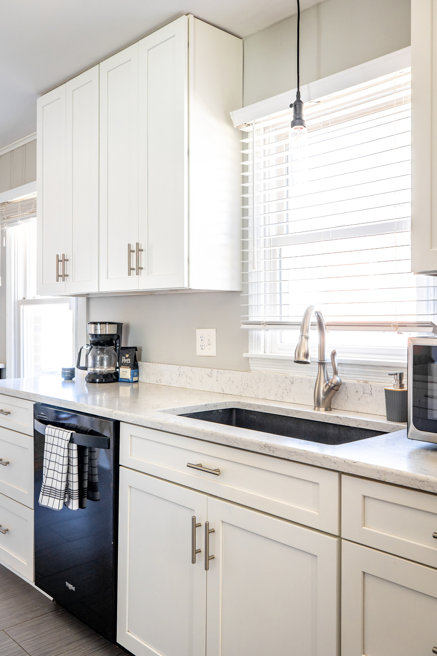 Fully equipped kitchen with refrigerator, stove, oven, microwave, dish washer.