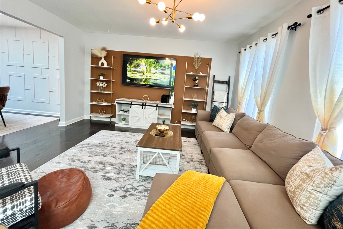 Beautiful living room open to kitchen