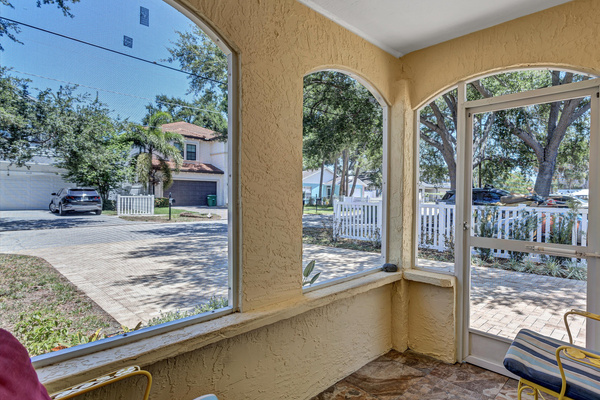 Screen porch