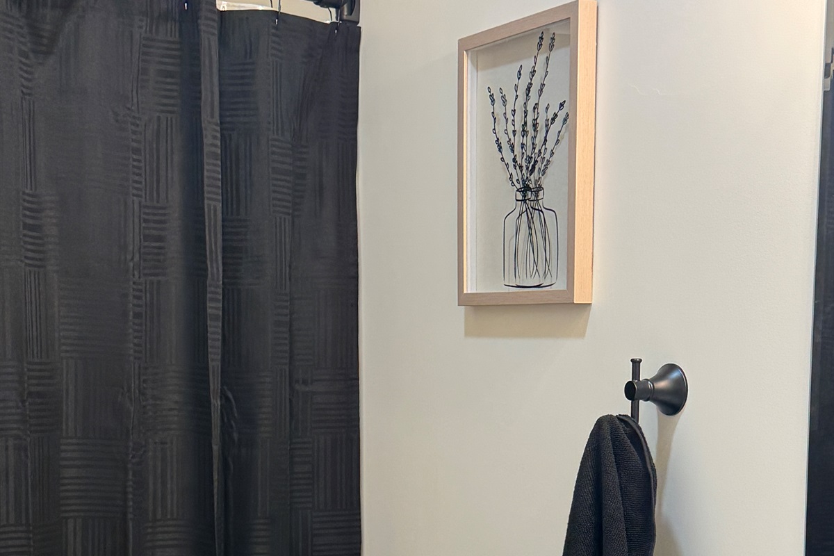 Bathroom with tub/shower