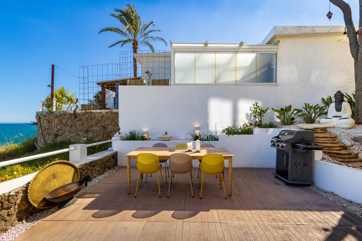 Outdoor dining area ideal for long meals by the sea