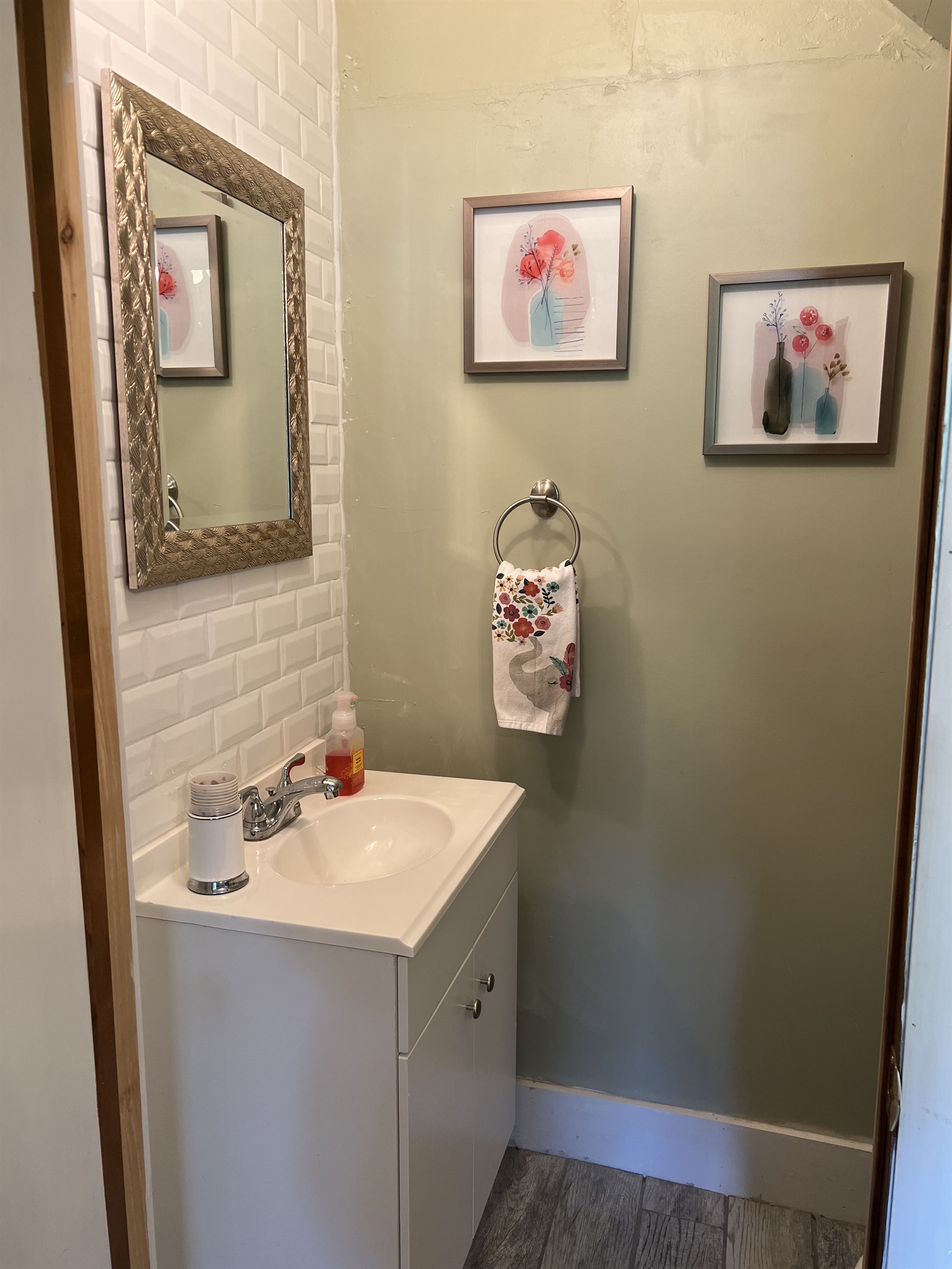 ensuite 1/2 bath