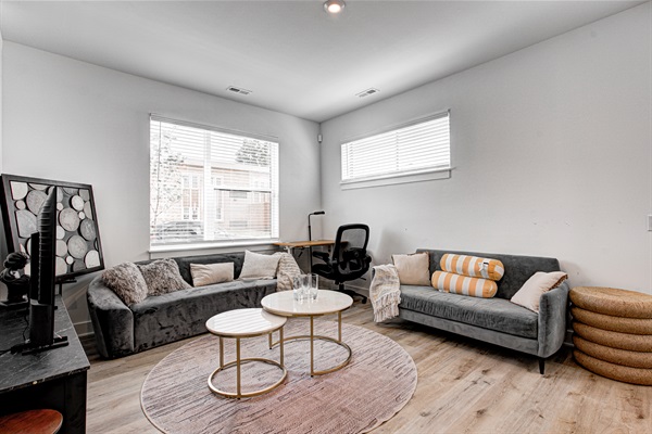 Designed for comfort and focus, this space includes a desk, chair, study lamp, TV, and a couch for breaks or reading. With lightning-fast Wi-Fi, it’s ideal for remote work, study, or relaxing.