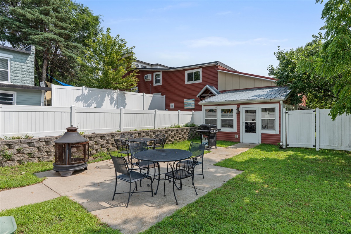 The guest backyard with provided grill and small fire ring. There are lake views just to the right, too!