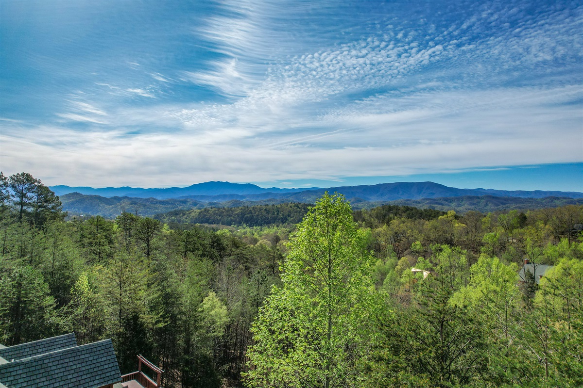 Panoramic Smoky Mountain views from Cabin Vista Grande deck