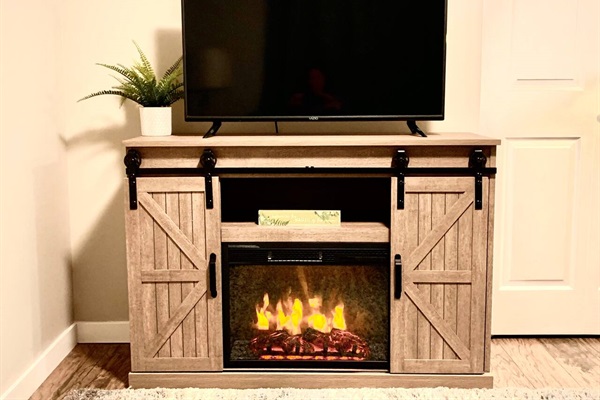 Smart tv with Netflix, Prime, Disney, and many other apps. Infrared fireplace with a great selection of books to read during your stay..