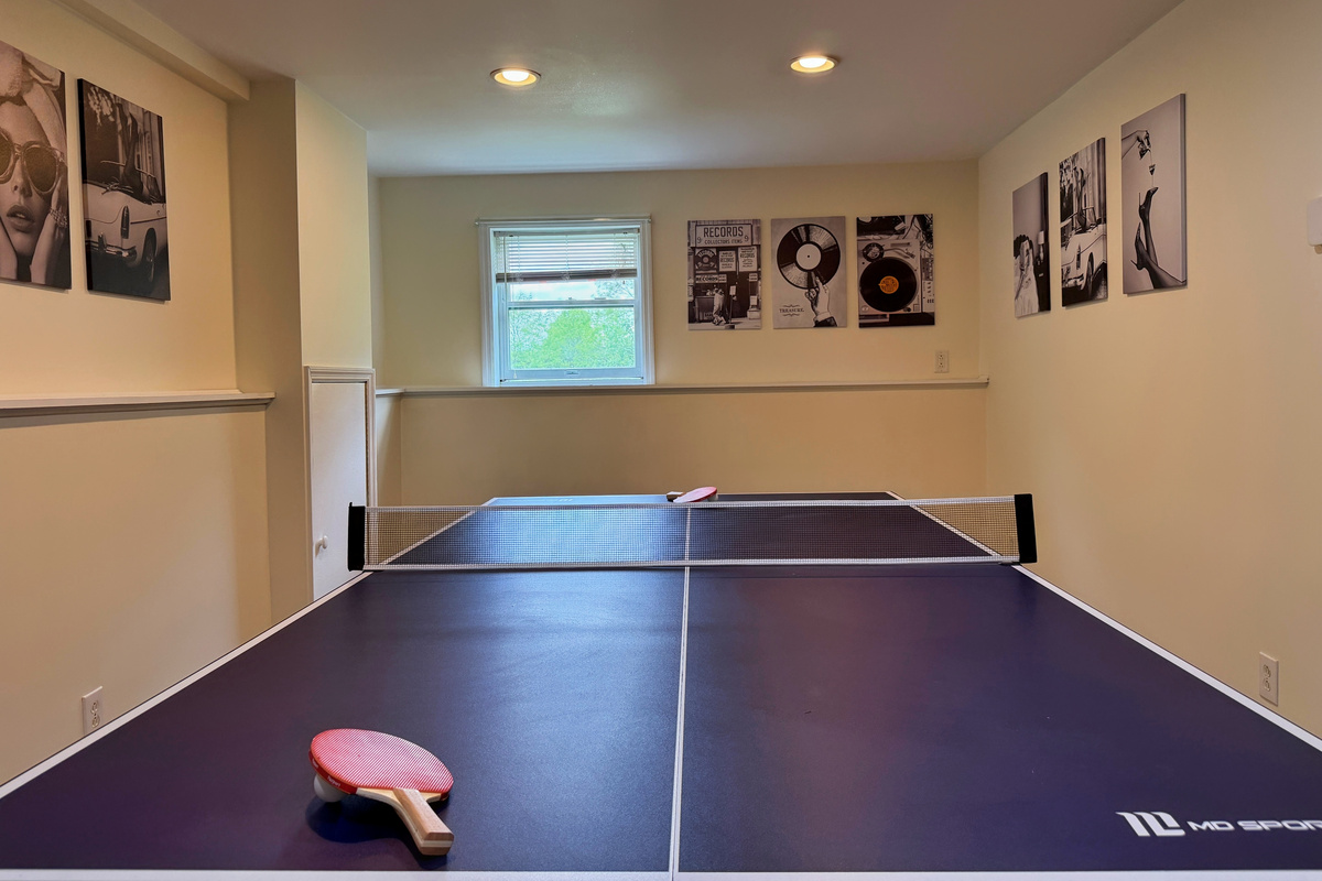 Ground floor game room with ping pong