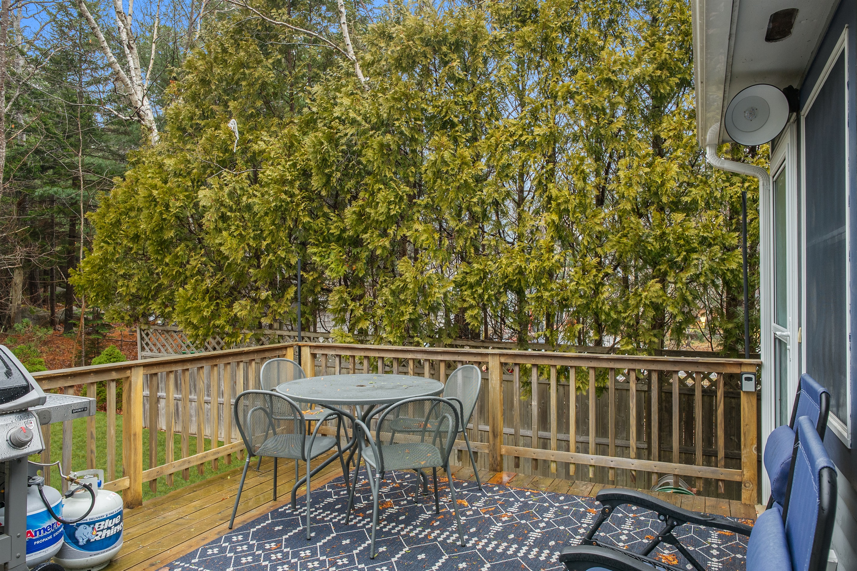 Back Deck - Table with 4 Seats