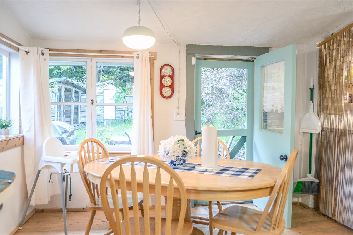 ktichen with high chair