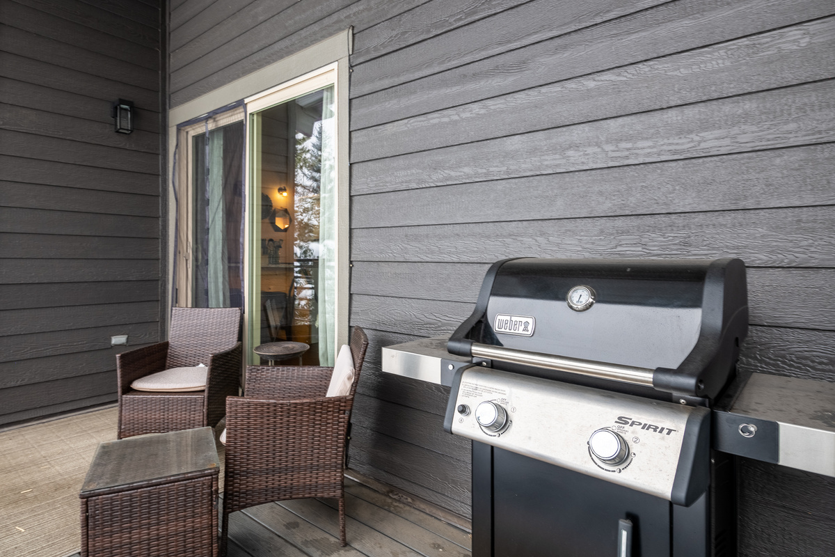 Patio | 2 seater relaxing chairs | Grill