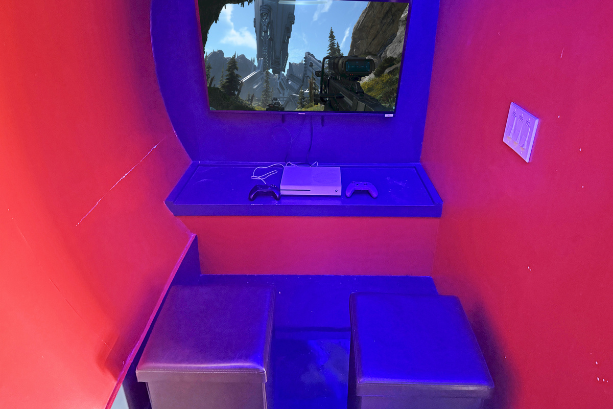 Play Xbox Inside The Train