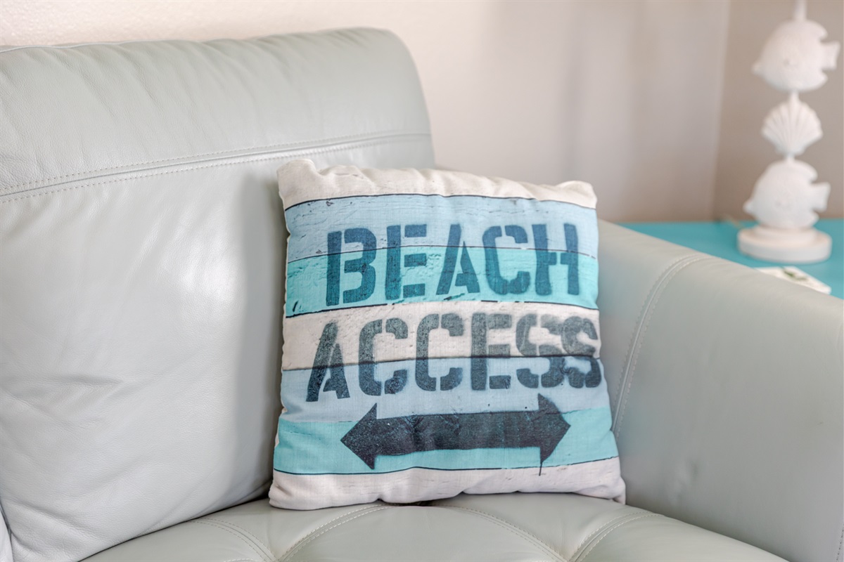 Throw pillow 