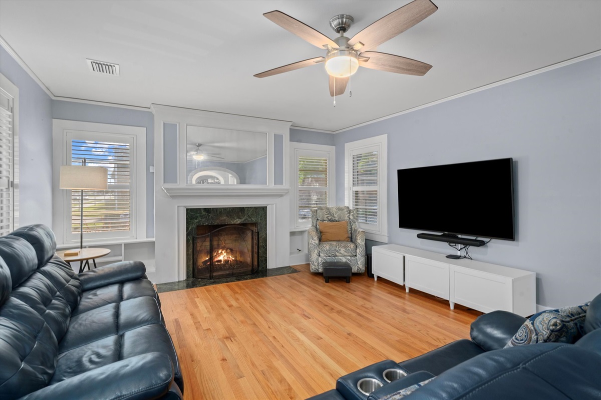 40f97eedf4bd4fba9496dccf029a89ec Large | Beachhouse | Texas | TX | Vacation Homes | Galveston | Crystal Beach | Kokomo | Breezy Days | Beachfront Elegance | Sunrise Serenity | Southern Sands Property Management, LLC