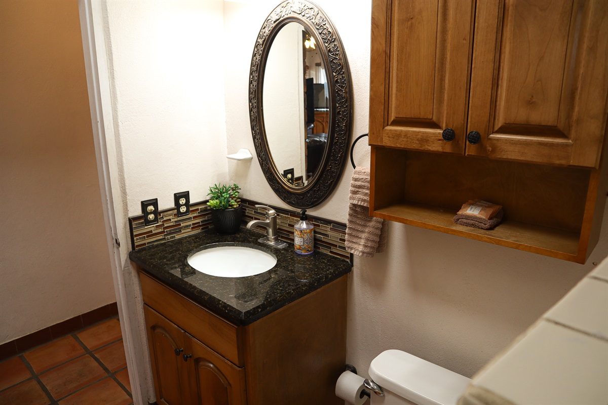 Circa Del Mar - Upstairs Hall Bathroom