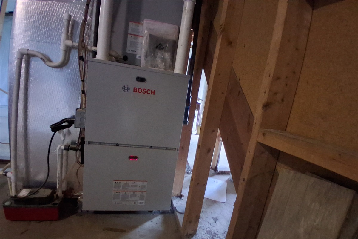  ALLERGIES OR SENSITIVE TO AIR QUALITY? This Bosch HVAC System features a high-efficiency Plasma Ionizer that actively treats (zaps!) the air as it circulates—reducing allergens, odors, and airborne particles for a cleaner, more comfortable stay.