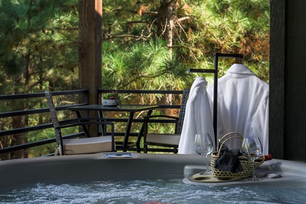 Hot tub, fresh air, and the sound of the pines.