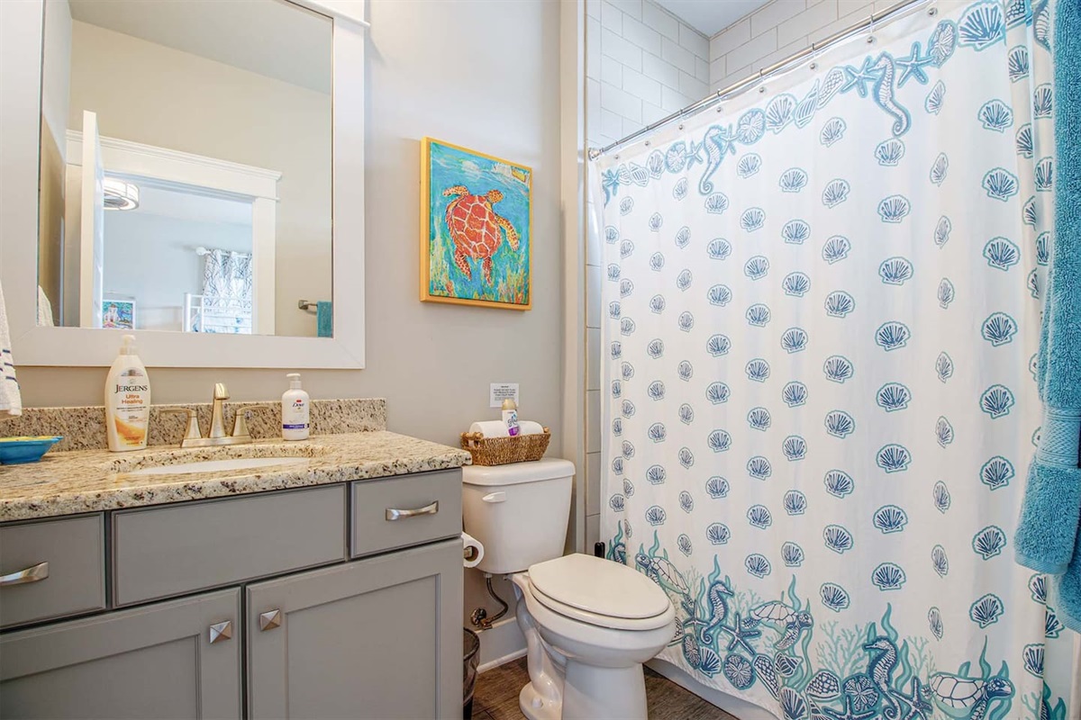 En-suite bathroom (with bedroom #3)