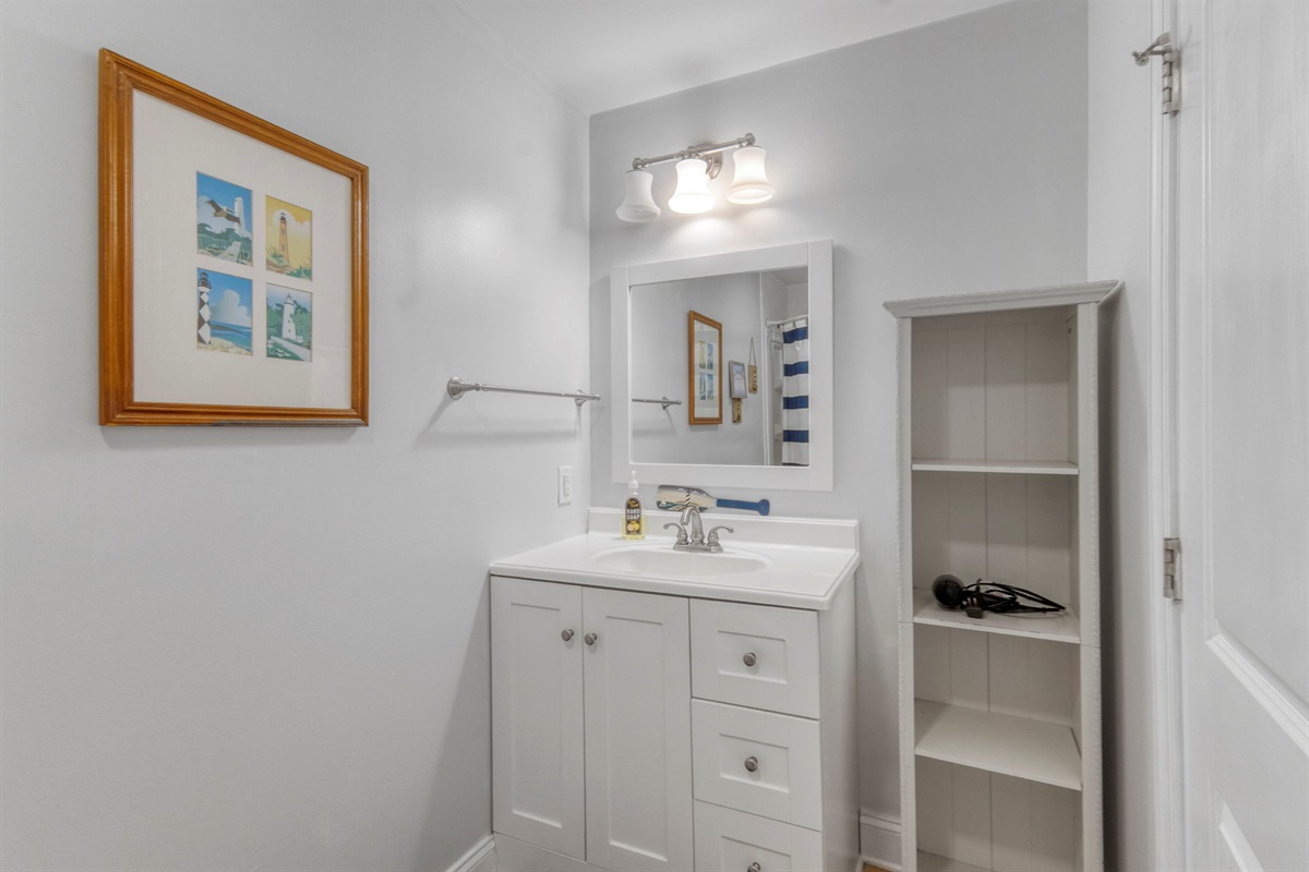 The queen en-suite bathroom