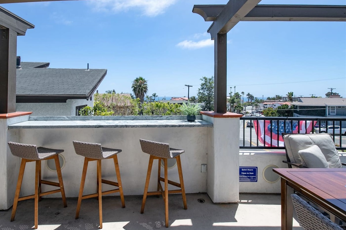 Enjoy the Bar with ocean views and fresh sea breezes.