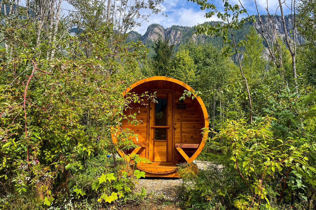NEW- 8 person cedar barrel sauna, shared with other guests.
