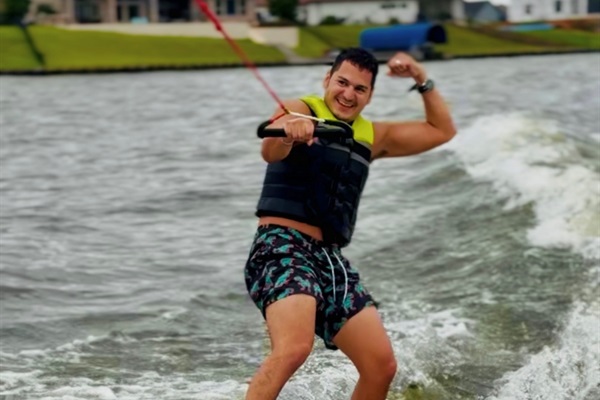 Book a cruise, hop on the board, and make memories that feel like pure summer. 🚤🔥  Ask about adding a wake-surf session to your lakehouse booking! 