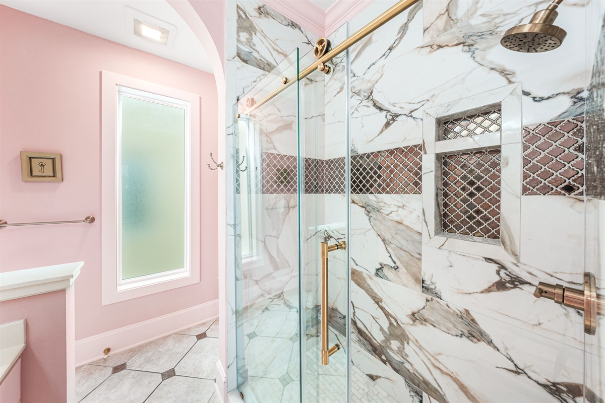 Second Floor Bath | Attached to King Suite & Common Area