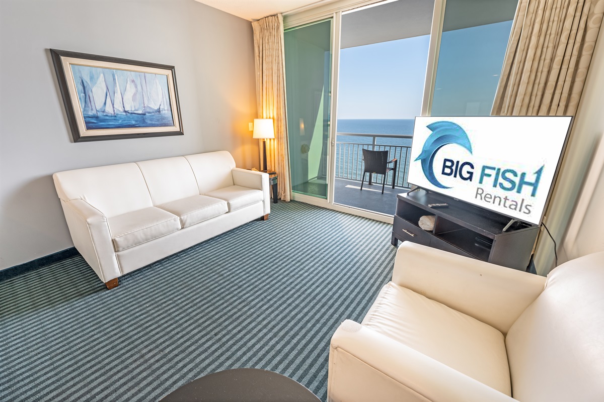 Living Room with Stunning Views🌊☀️