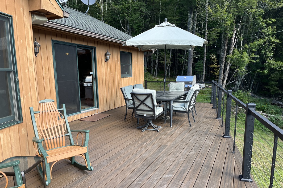 Outdoor dining right off the kitchen