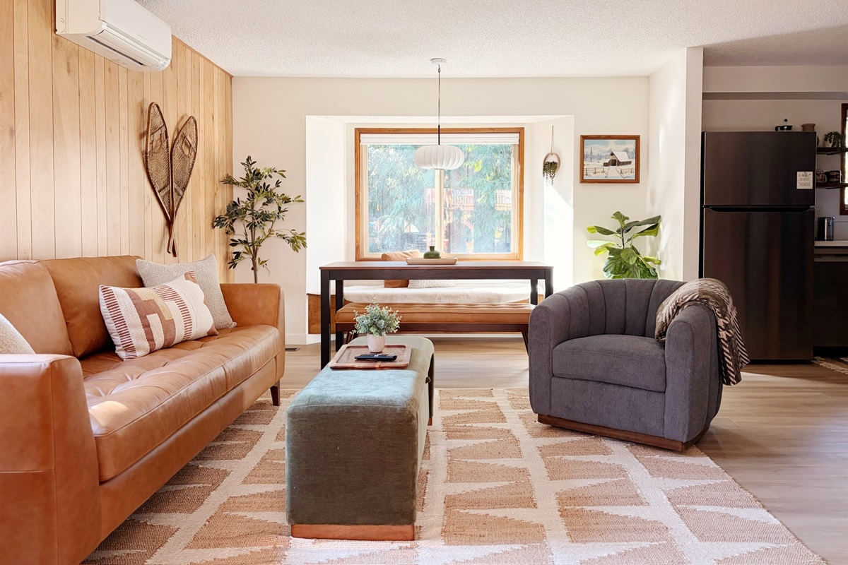 Living room/dining area