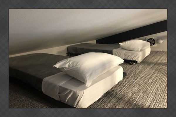 Loft area: 2 Twin beds.