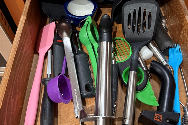 All sorts of utensils